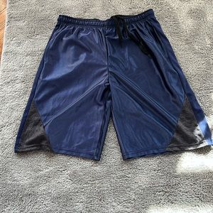 NWOT Men’s basketball shorts